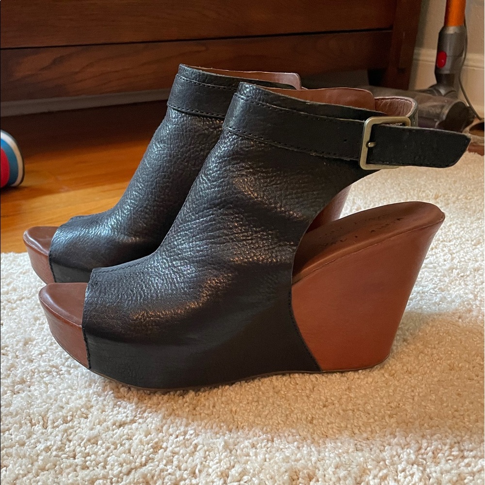 Kork-Ease black leather wedge
